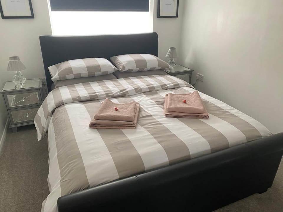 Bedroom, towels