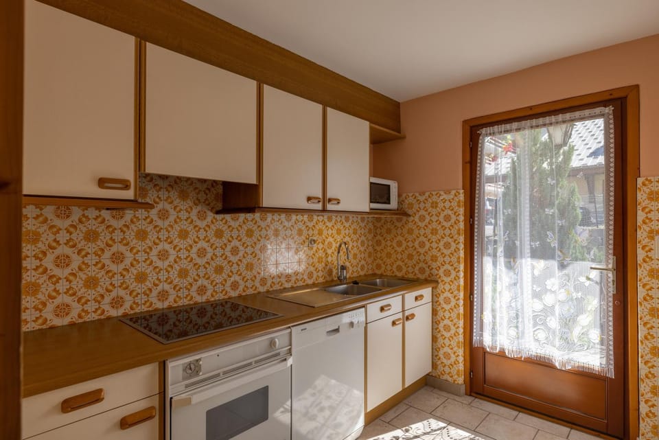 Kitchen or kitchenette, Living room