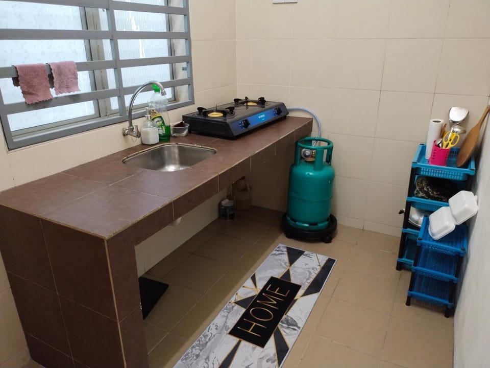 Kitchen or kitchenette, Internal: Not applicable to any particular room