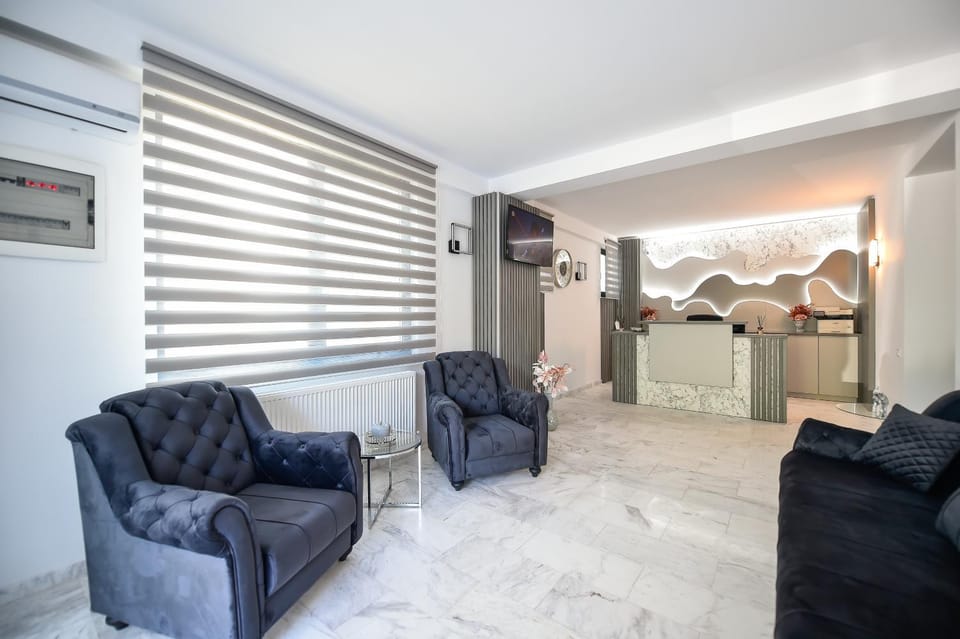 Property building, TV and multimedia, Lobby or reception, Seating area