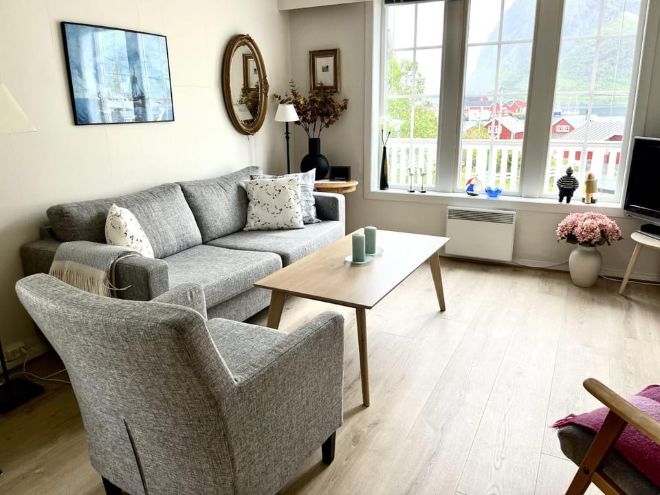 TV and multimedia, View (from property/room), Living room, Seating area