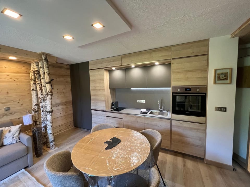 Kitchen or kitchenette, Living room, Dining area