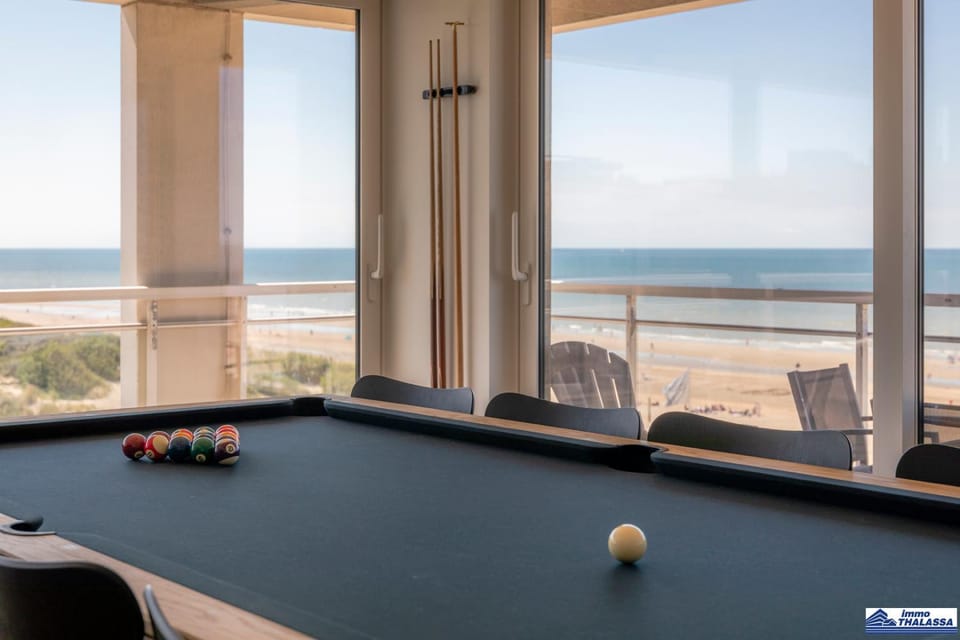 Billiard, Sea view