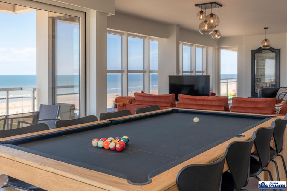 Billiard, Sea view