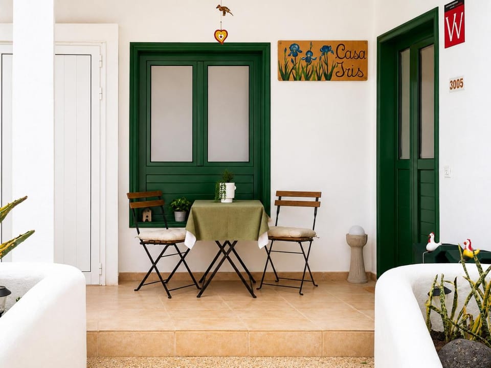 Facade/entrance, Balcony/Terrace