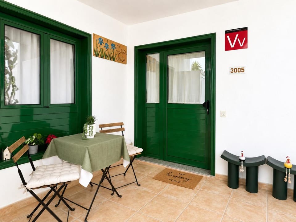 Facade/entrance, Balcony/Terrace