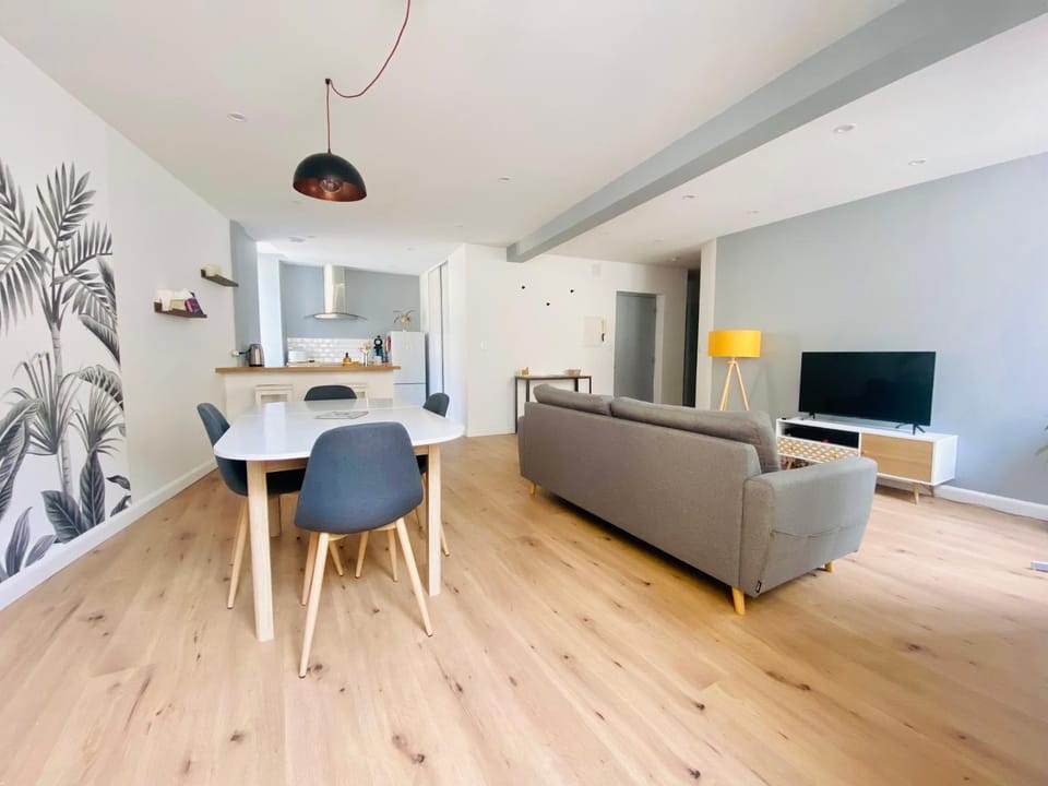 Living room, Dining area