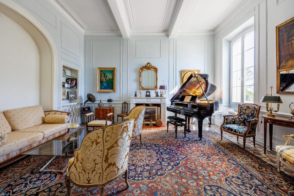 Living room, Seating area