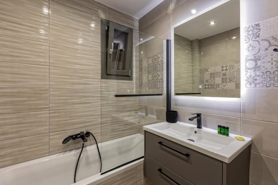 Bathroom, Bath