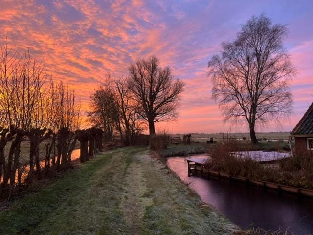 Sunrise, Parking