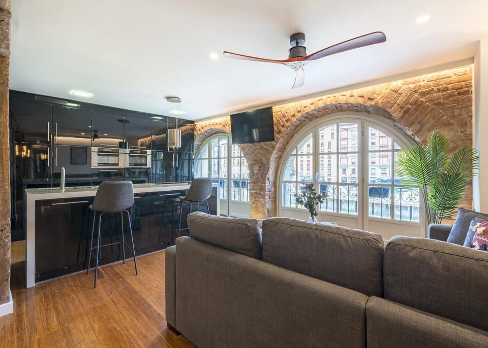 Kitchen or kitchenette, Living room, Lounge or bar, Seating area, Communal kitchen