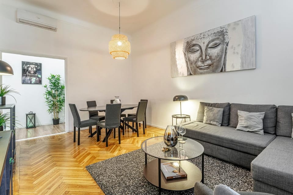 Luxury 4 bedrooms apartments Close to Duomo Apartment in Milan