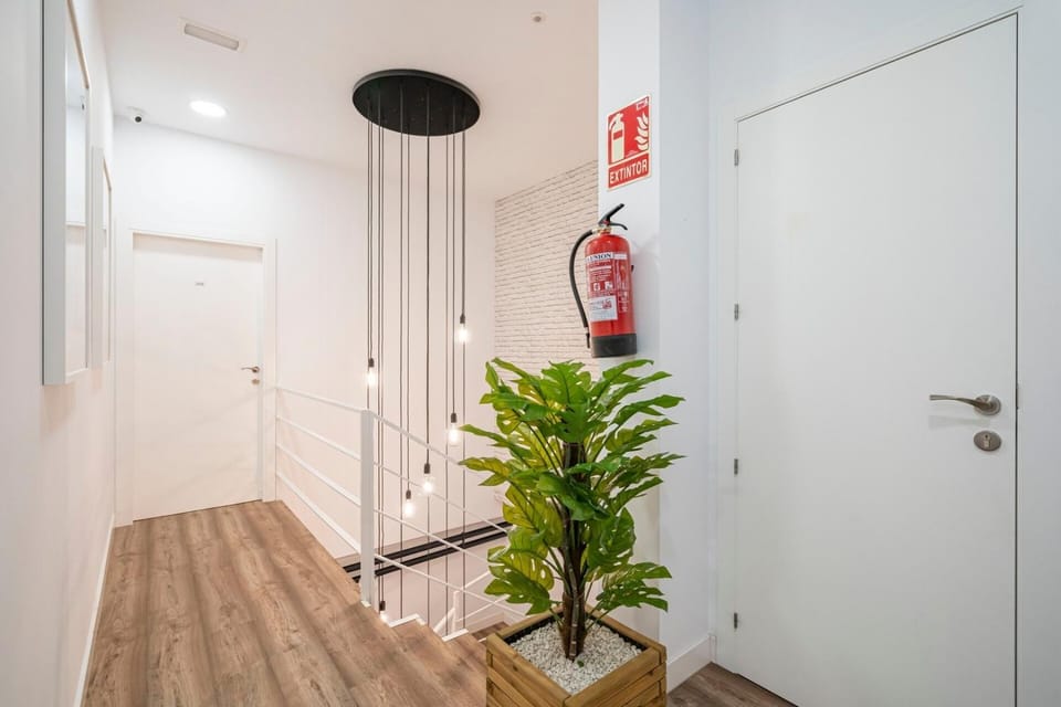 Centrally located duplex: Madrid Río-Palacio Real LINNEO Apartment in Centro