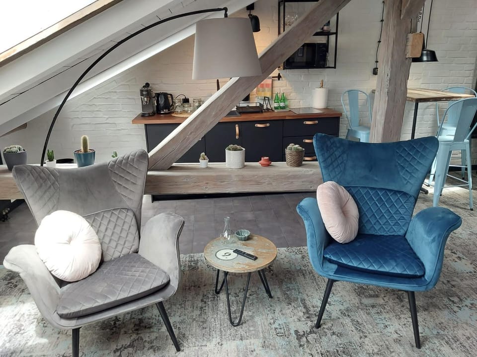 Living room, Seating area
