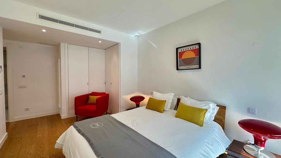 Prime - Shared Pool - 6 Guests - Albufeira Apartment in Albufeira