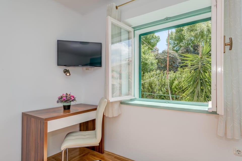 TV and multimedia, View (from property/room)
