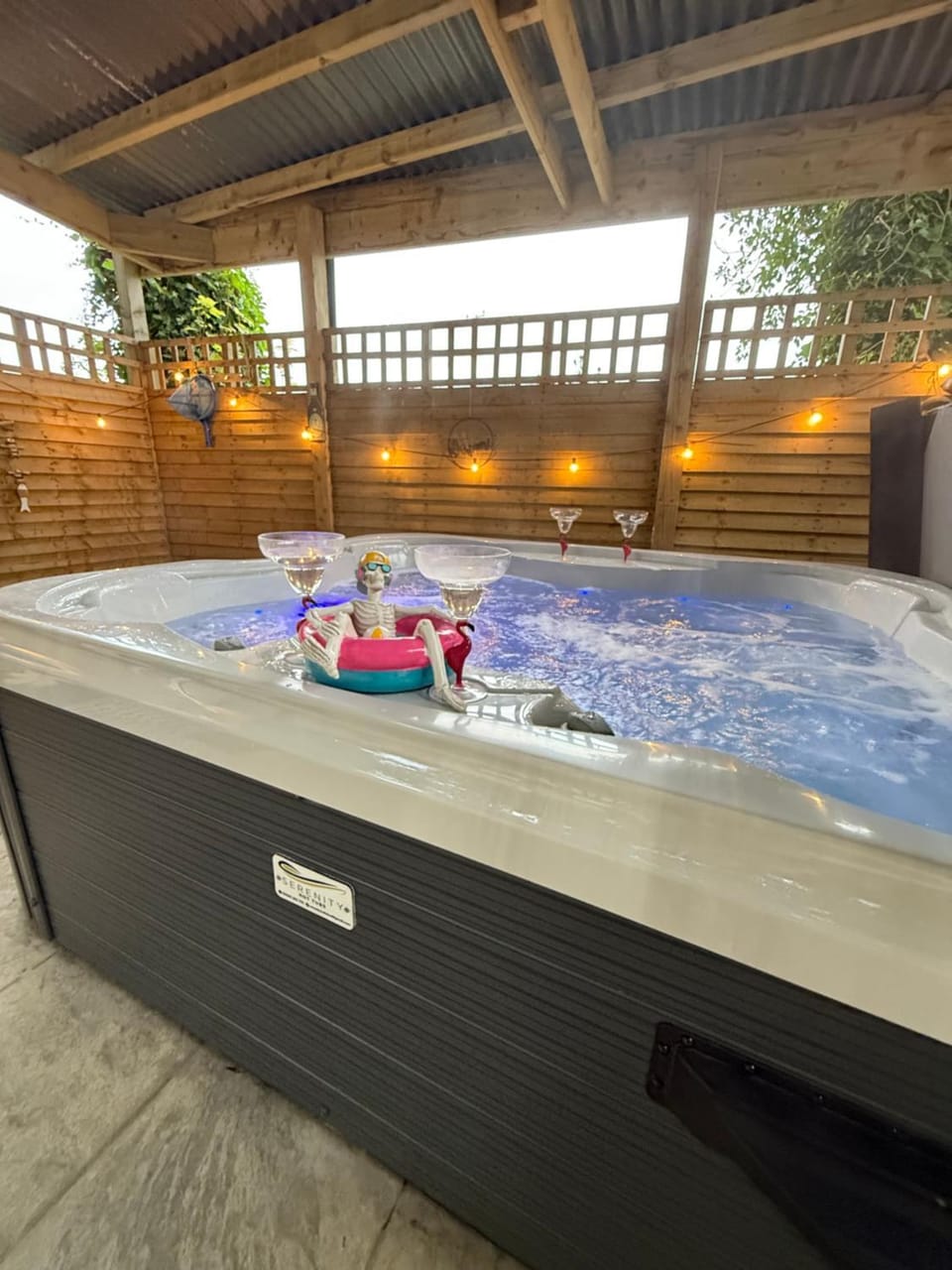 Paddock Pod - Sleeps 4 & Roofed Over Private Hot Tub & NEW SAUNA Capsule hotel in County Donegal