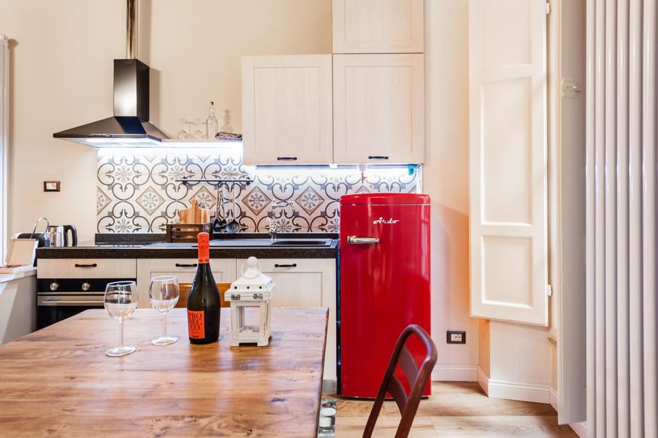 Kitchen or kitchenette, Dining area, Drinks