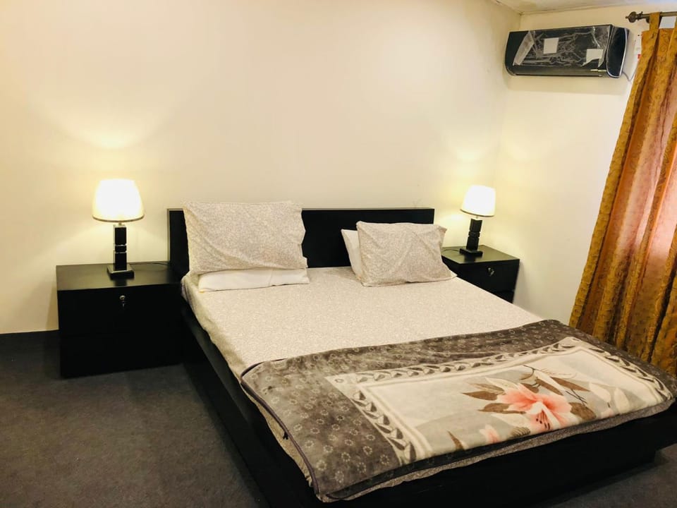 Fully Luxurious Entire Villa Vacation Home In Bahria Town Phase 8 Villa in Islamabad