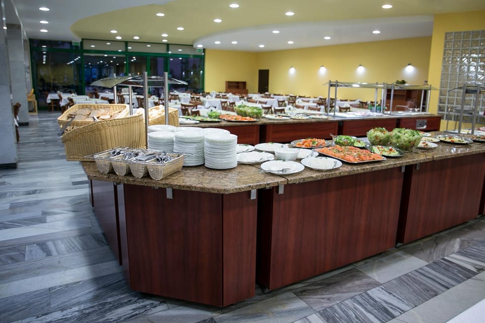 Restaurant/places to eat, Food and drinks, Food, Breakfast, Buffet breakfast, Lunch, Dinner