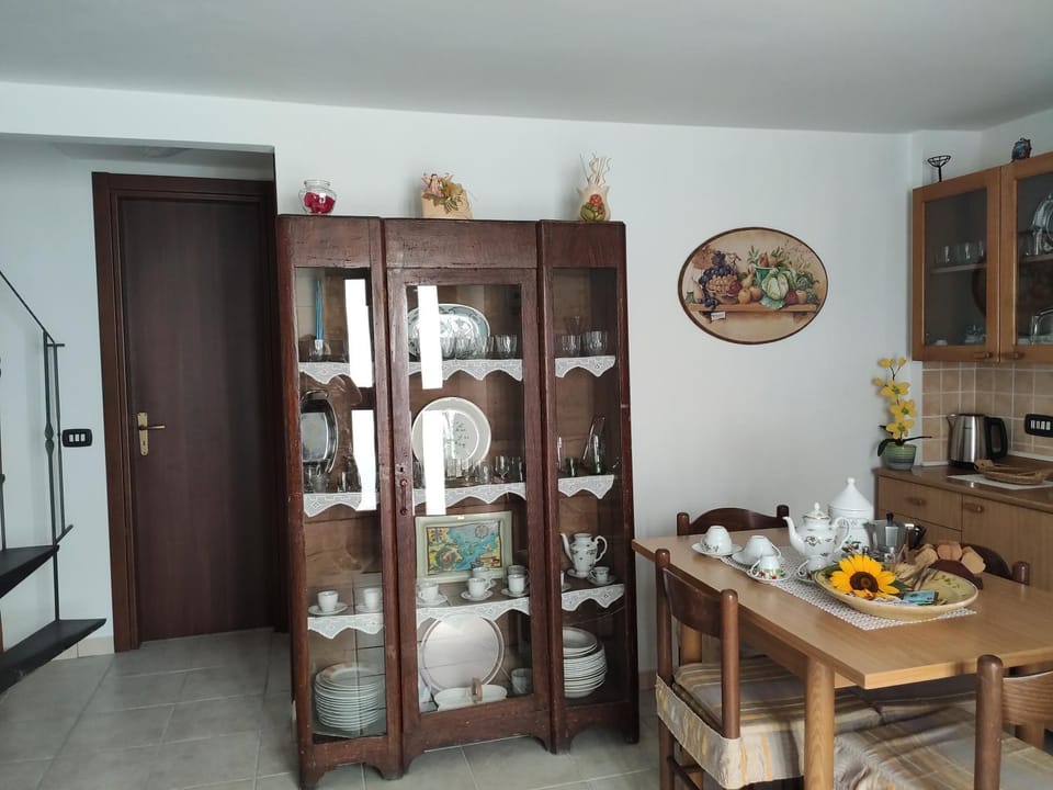 Communal lounge/ TV room, Living room, Dining area