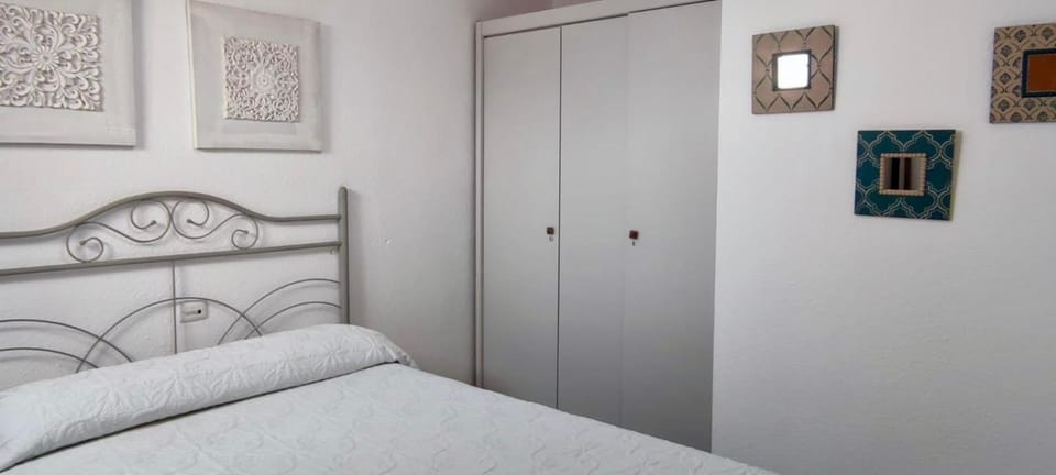 Bed, Photo of the whole room, Bedroom, wardrobe