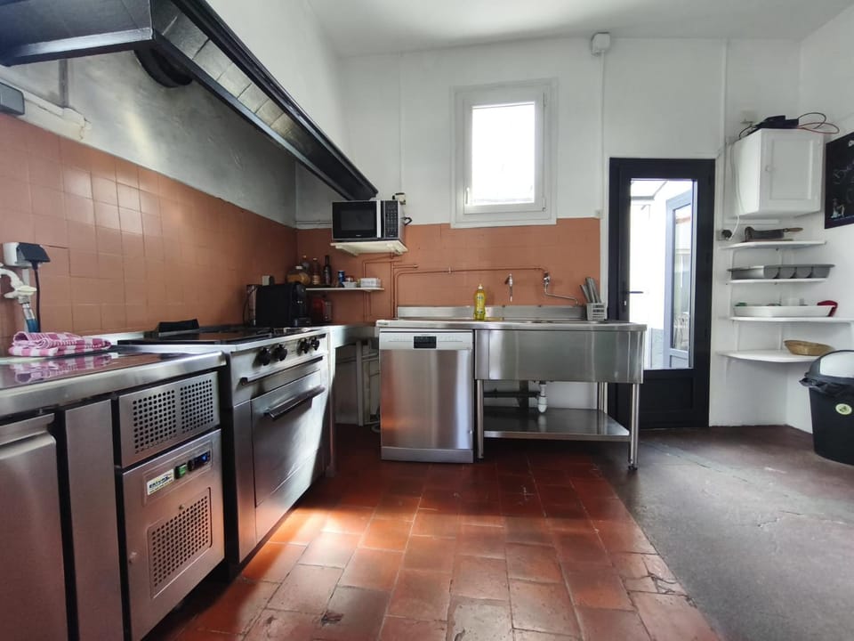 Kitchen or kitchenette, dishwasher, oven, stove, toaster
