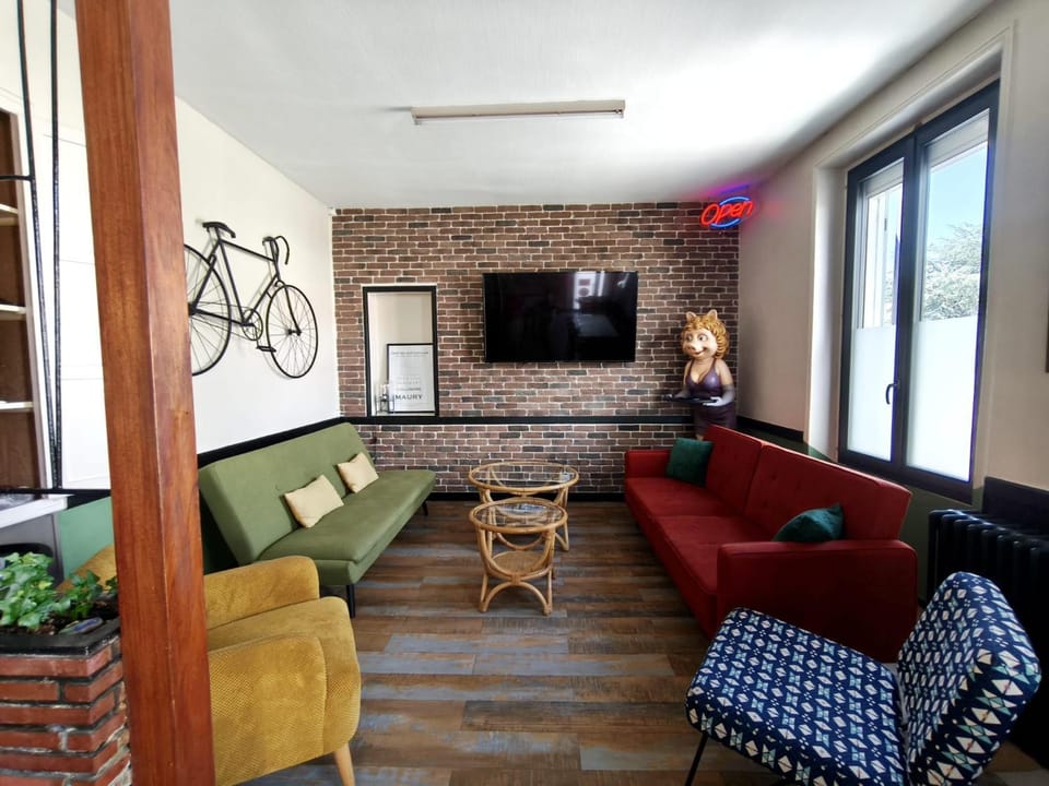 Communal lounge/ TV room, TV and multimedia, Living room, Seating area