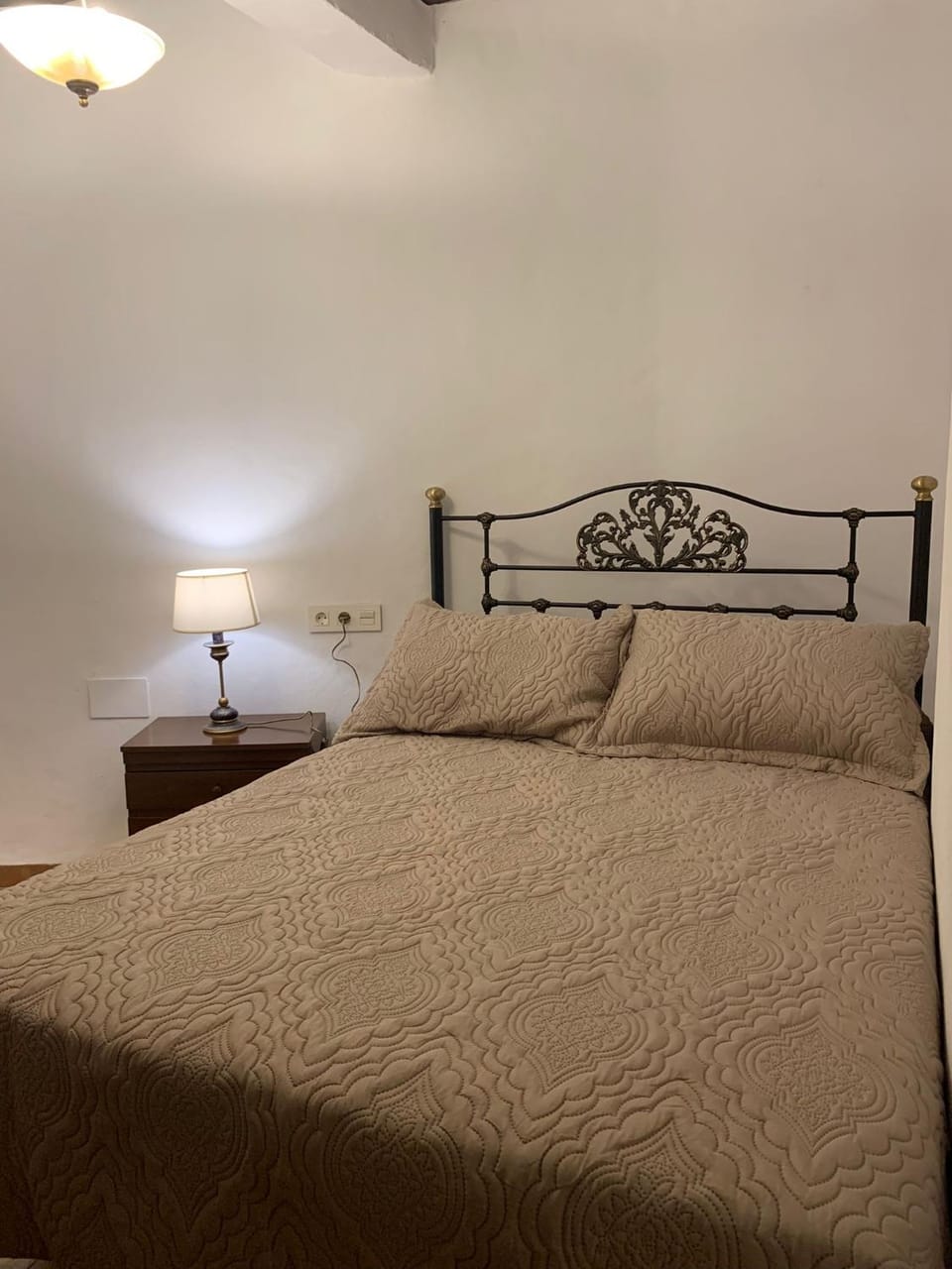 Bed, Photo of the whole room