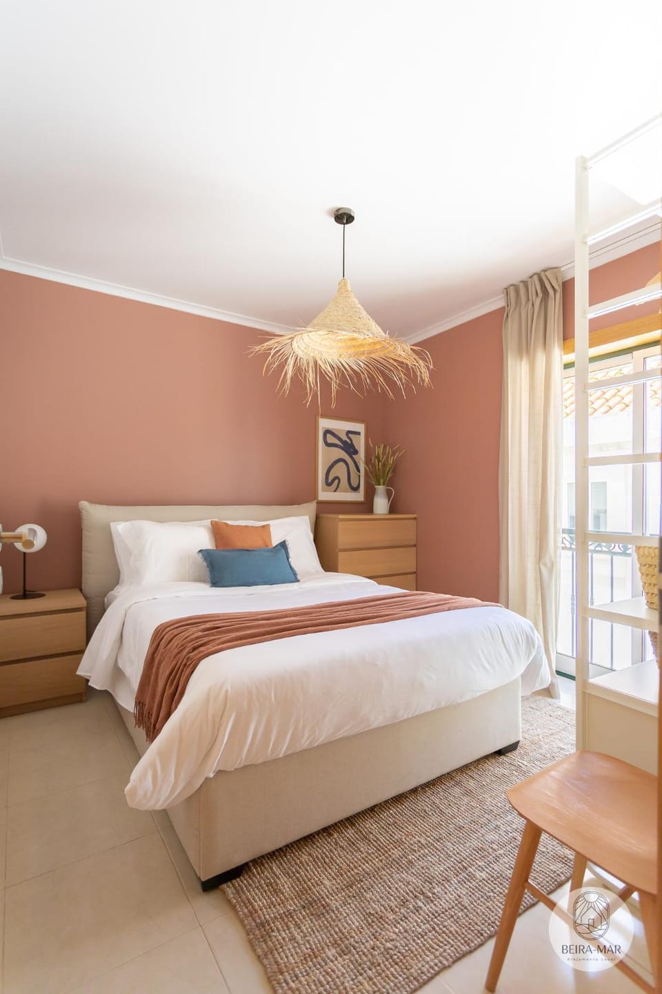 Bedroom, storage, towels, wardrobe