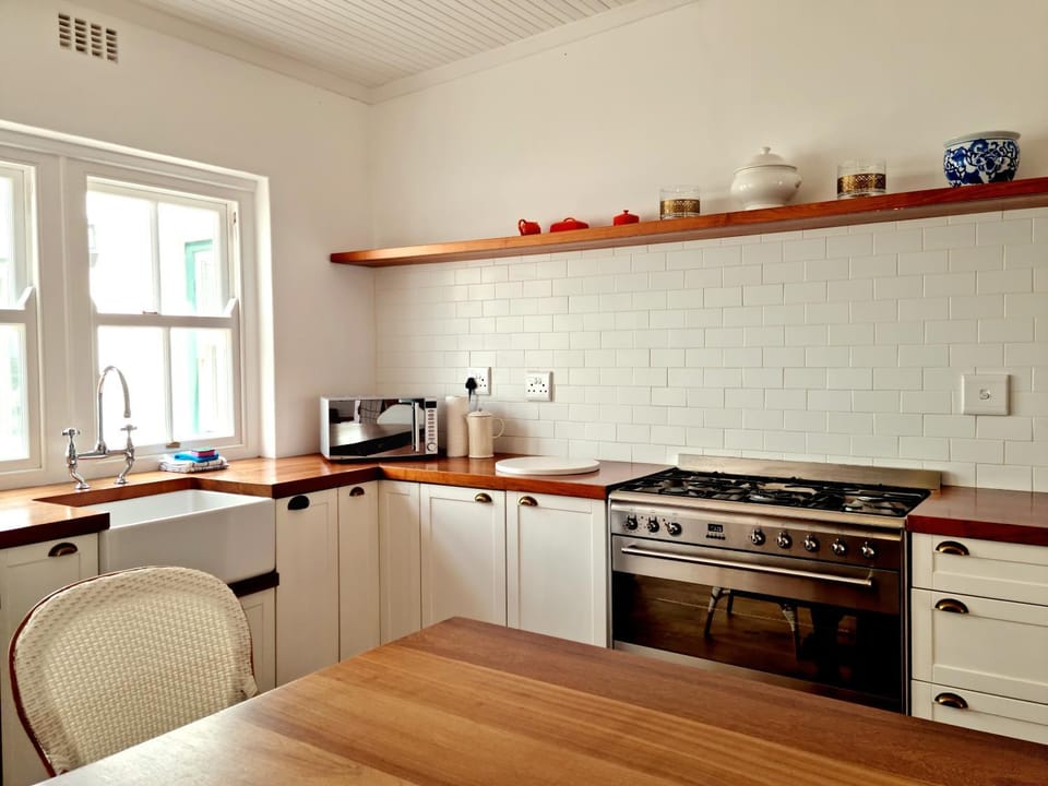 Coffee/tea facilities, Kitchen or kitchenette, Dining area, minibar, pet friendly, stove