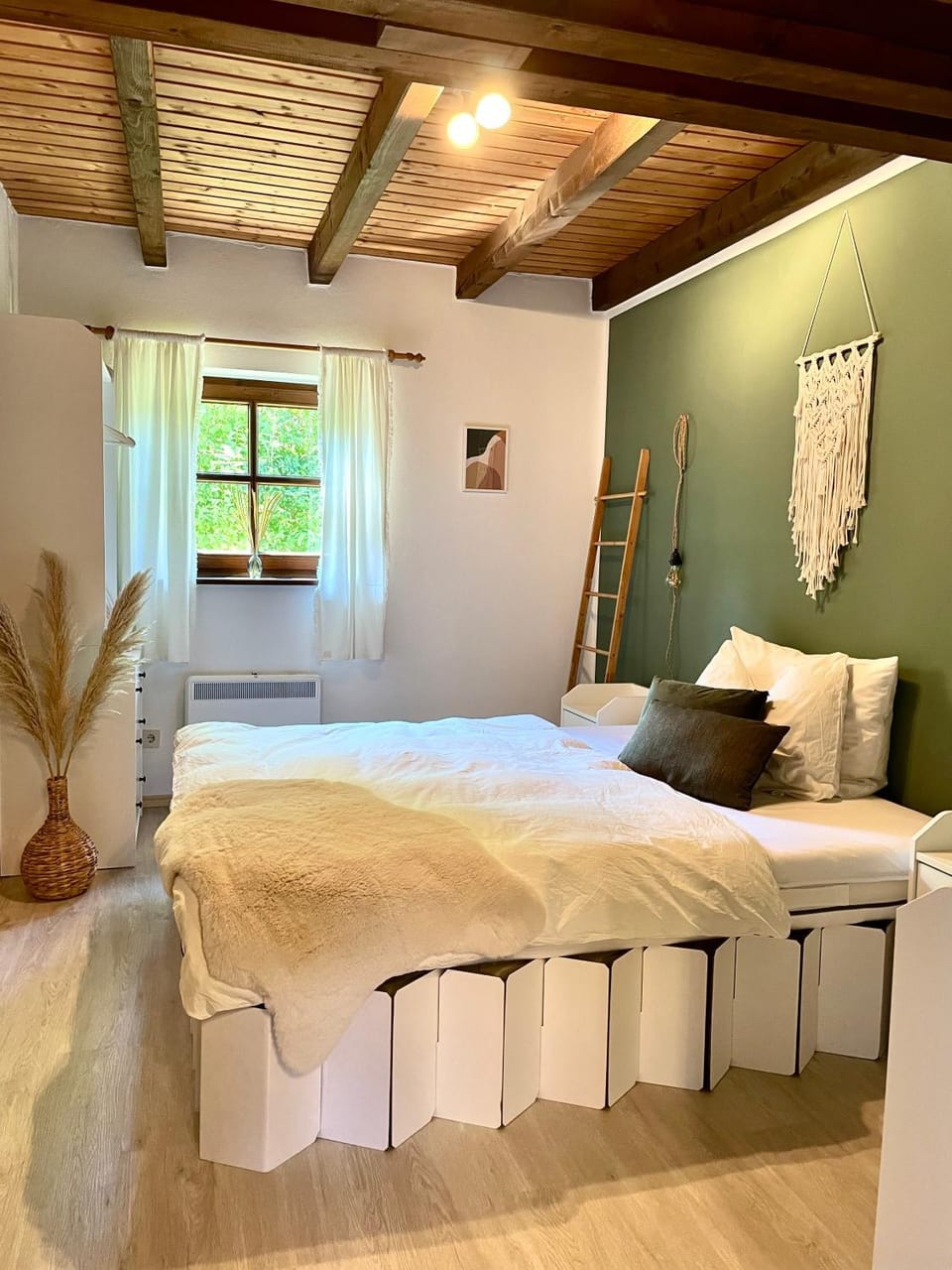Bed, Photo of the whole room, Bedroom