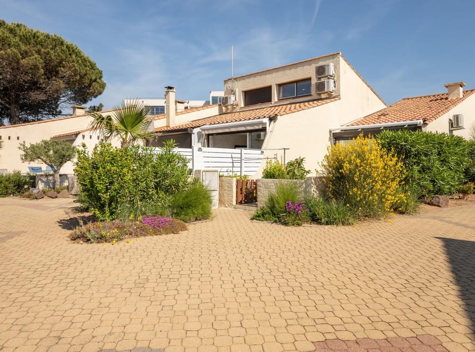 Villa Néréides Héliovillage, village naturiste, 45m2,chambre en rez de chaussée avec dressing Apartment in Agde