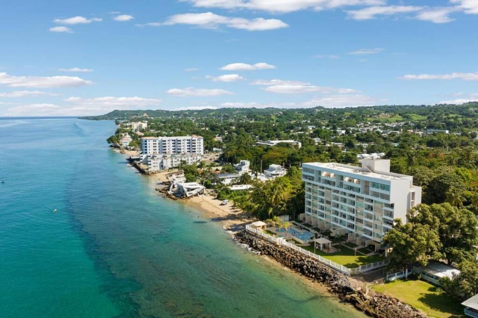 Beachfront 5th floor at Pelican Reef Apartment in Stella