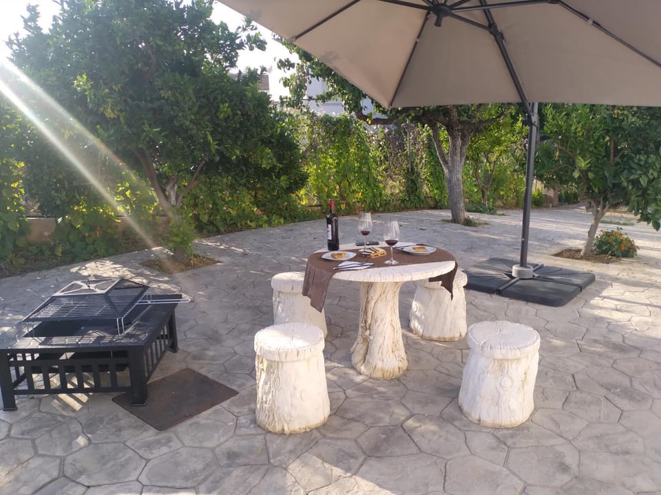 Patio, BBQ facilities