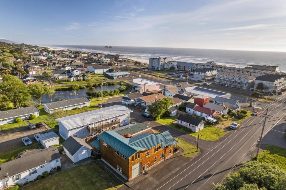 Cedar Lodge at Rockaway House in Rockaway Beach