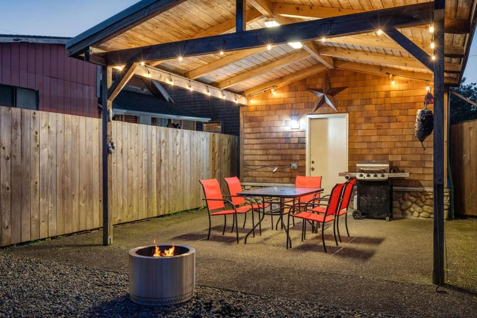 Cedar Lodge at Rockaway House in Rockaway Beach