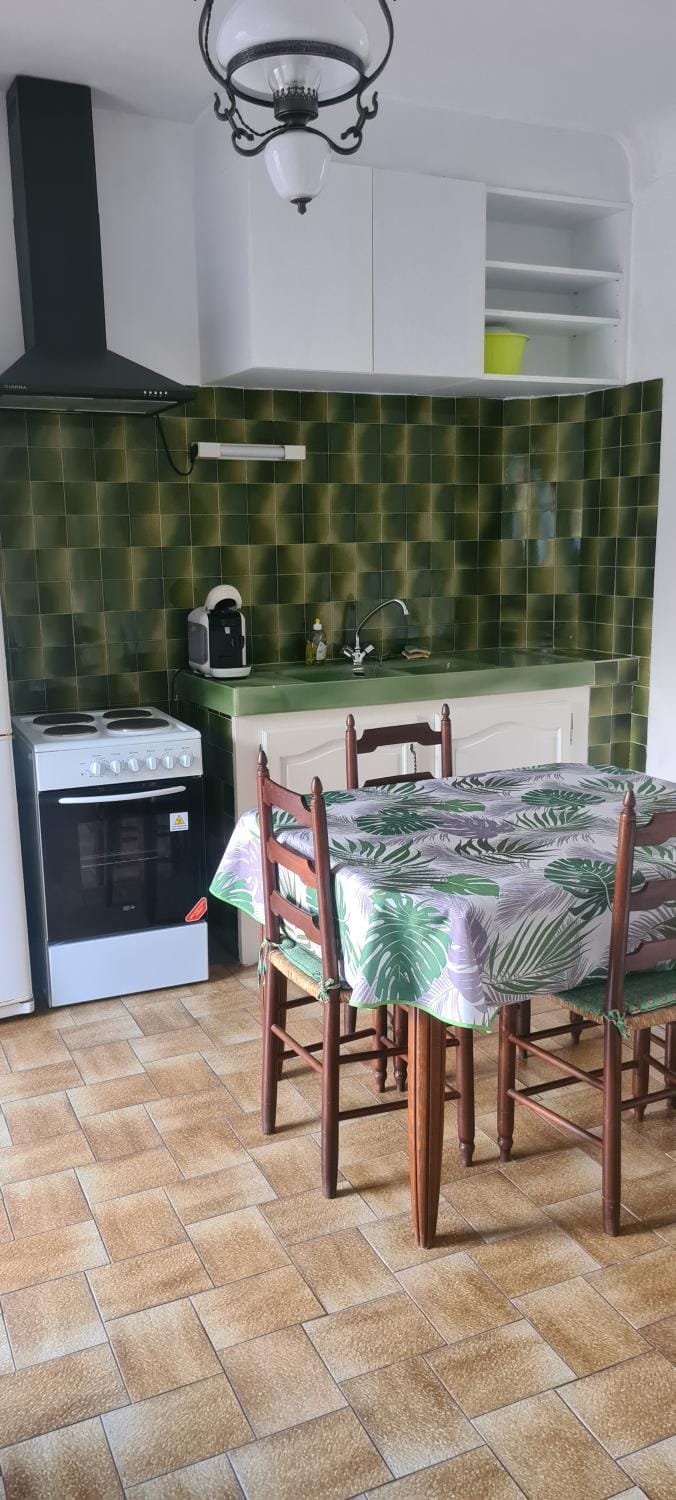 Entrecasteaux T1 saisonnier Apartment in French Riviera