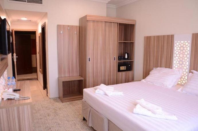 Bed, Photo of the whole room, wardrobe