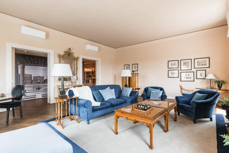 Communal lounge/ TV room