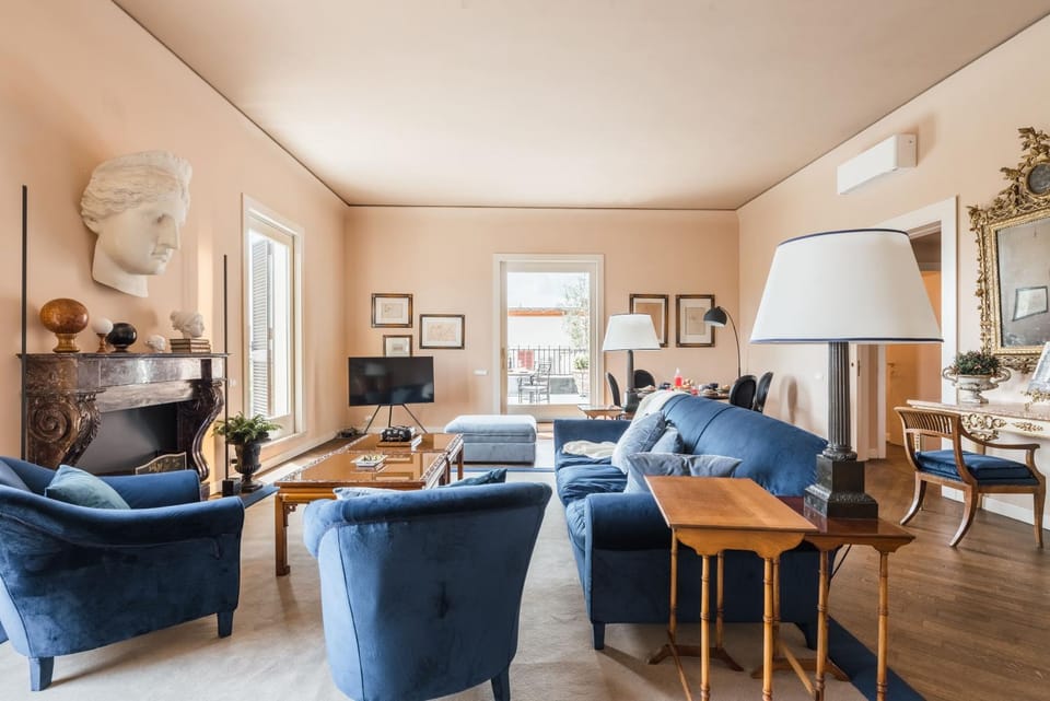 Communal lounge/ TV room