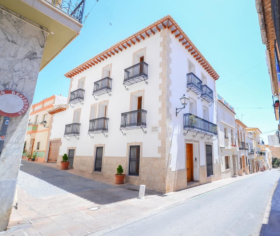 Property building, Neighbourhood