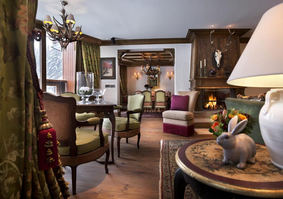 Seating area, Dining area