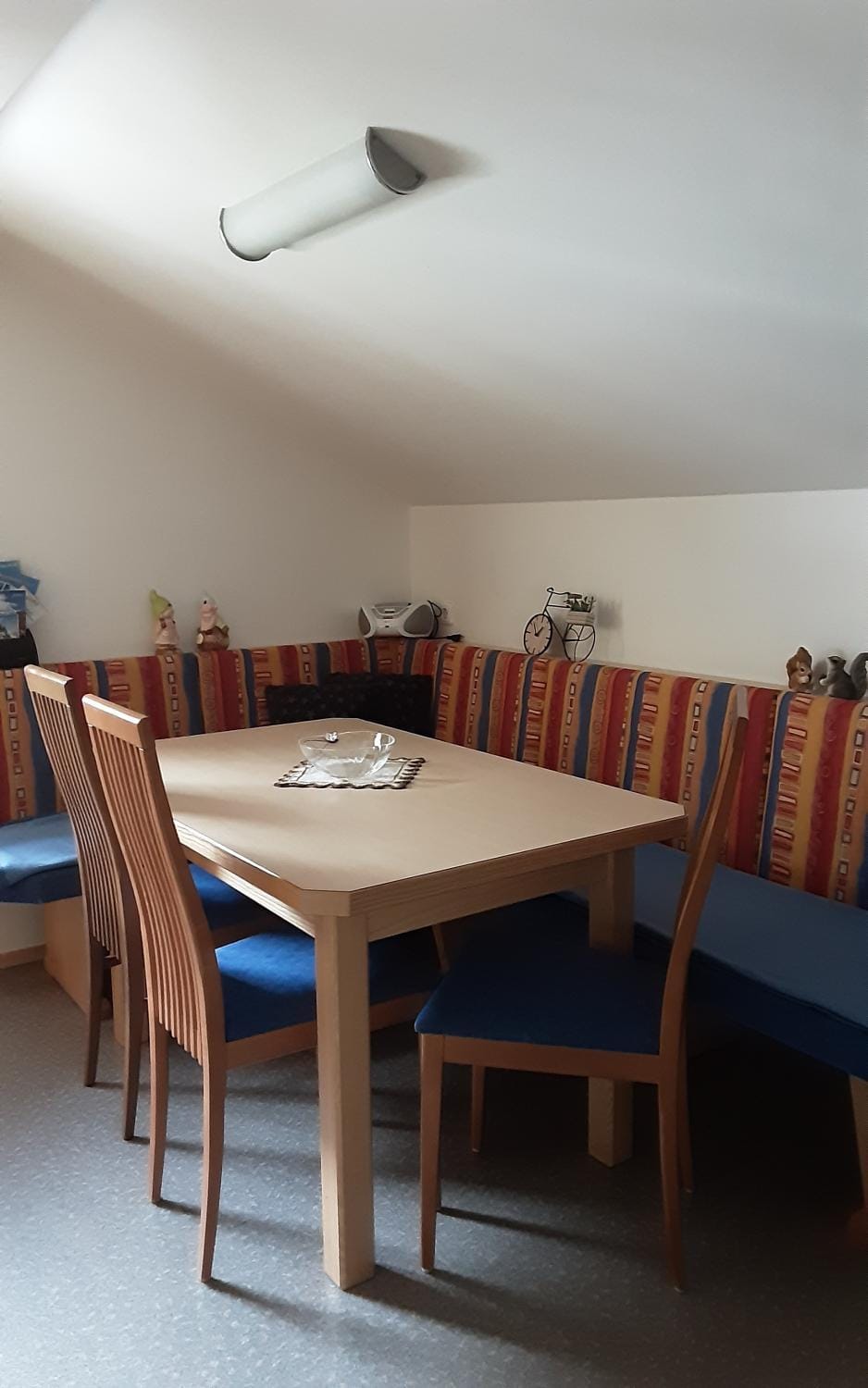 Seating area, Dining area