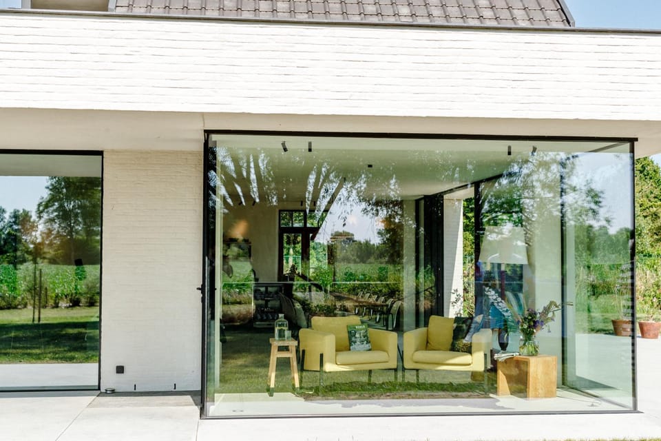 Property building, Patio, Garden, Balcony/Terrace, Living room, Seating area, Garden view