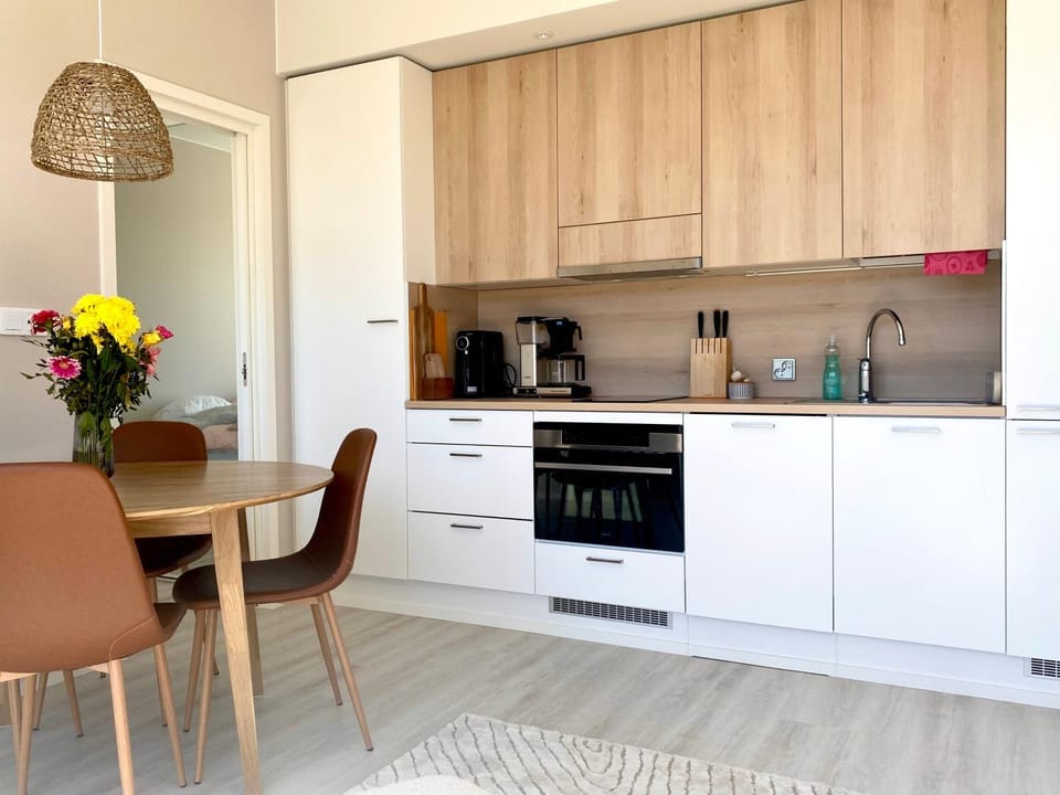 Kitchen or kitchenette, Dining area, dishwasher, minibar, pet friendly, stove
