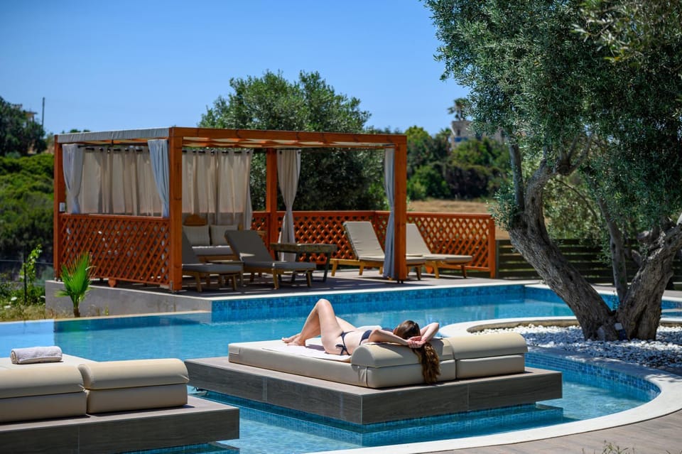 Patio, Garden view, Swimming pool, sunbed
