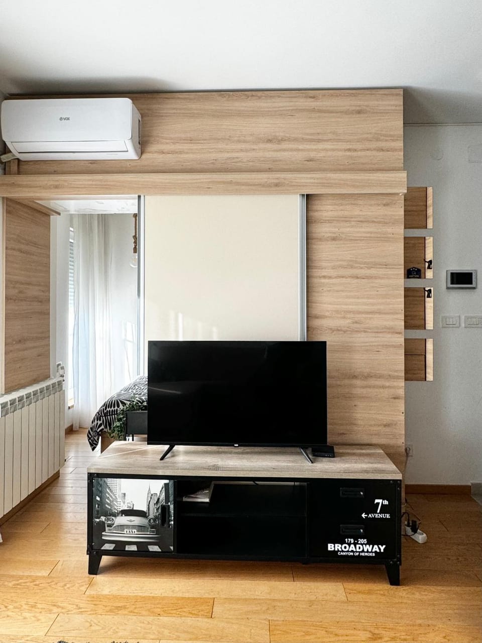 TV and multimedia, air conditioner