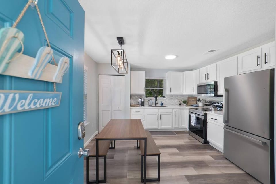 Kitchen or kitchenette, Dining area, pet friendly, stove