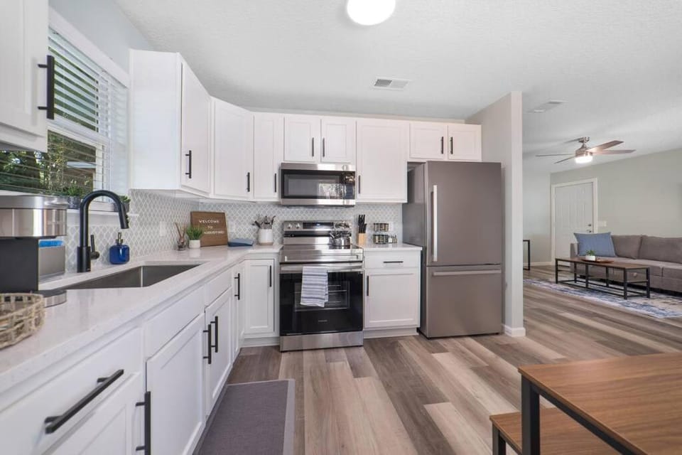 Kitchen or kitchenette, Dining area, pet friendly, stove